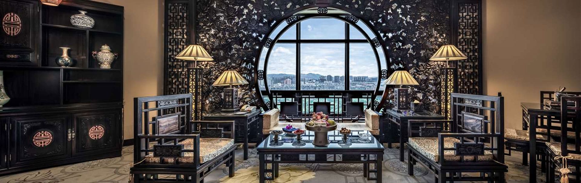 Suite at the Kunming Green Lake Hotel 
